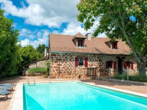 Peaceful Holiday Home in Teillots with Private Pool